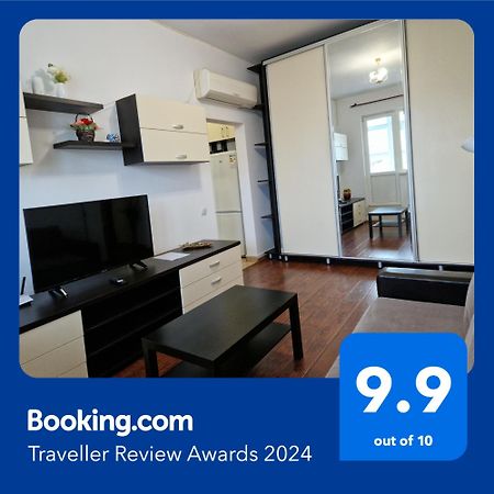 בוקרשט Charming Apartment With Private Terrace מראה חיצוני תמונה