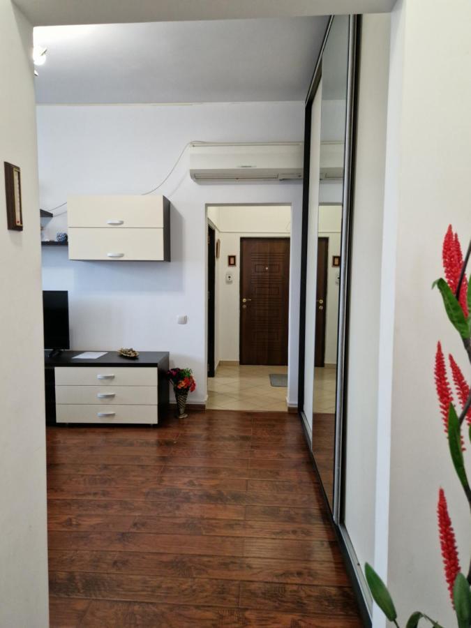 בוקרשט Charming Apartment With Private Terrace מראה חיצוני תמונה